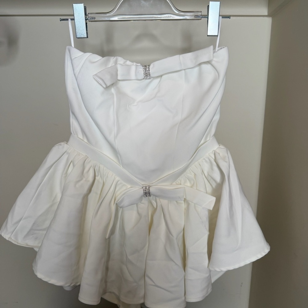 Elegant White Strapless Mini Dress